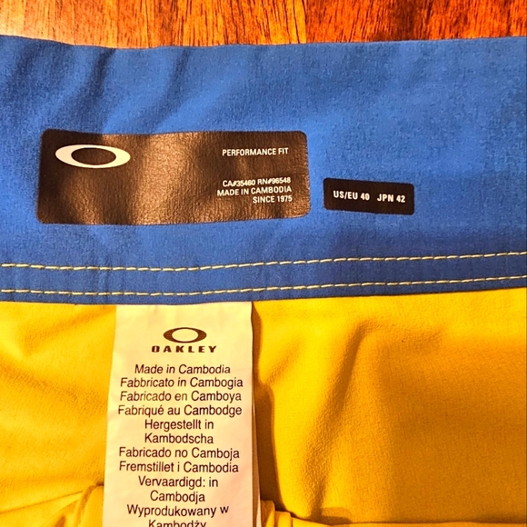Oakley Board Shorts Size: 40 - Picture 3 of 5
